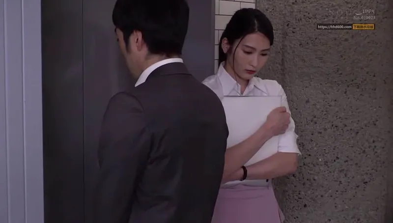 Em thư ký trắc trở bị sếp bắt vào nhà trọ phục vụ đối tác