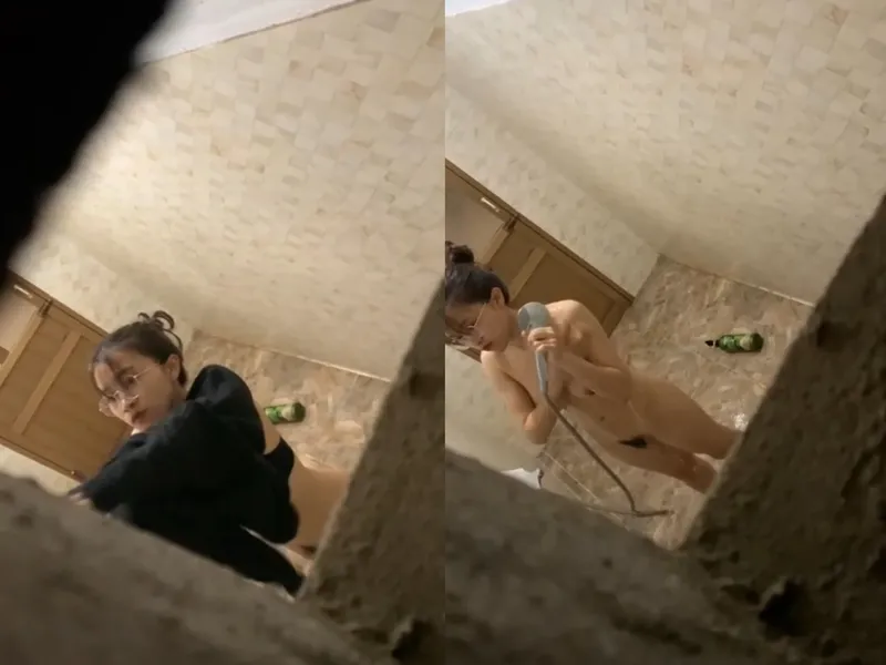 Quay lén cô bạn gái vú đẹp tắm, khe lỗ lồn chảy nước ròng ròng